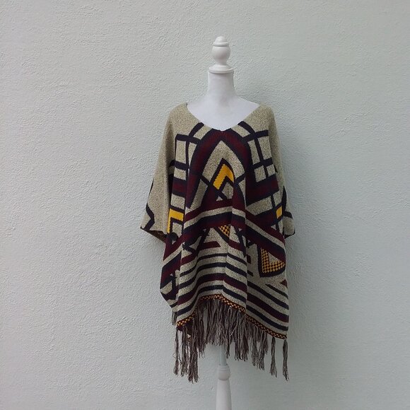 Yaira Women's Sweater Poncho Bohemian Print Acrylic One Size New with Tags - Picture 5 of 6